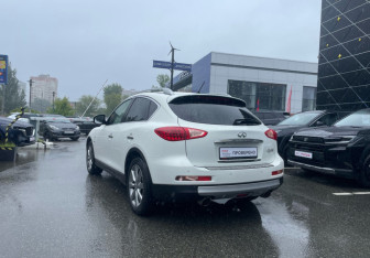 Подержанный автомобиль Infiniti QX50 2014 года (7 фото)