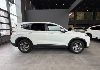 Подержанный автомобиль Hyundai Santa Fe 2021 года (4 фото)