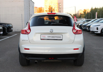 Подержанный автомобиль Nissan Juke 2011 года (5 фото)