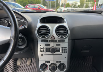 Подержанный автомобиль Opel Corsa 2011 года (12 фото)