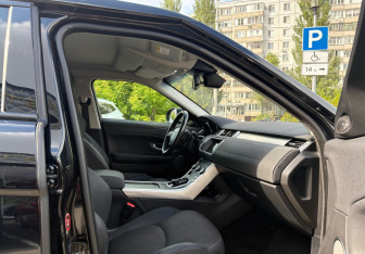 Подержанный автомобиль Land Rover Range Rover Evoque 2017 года (10 фото)