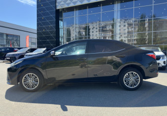 Подержанный автомобиль Toyota Corolla Sedan 2018 года (8 фото)