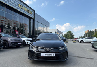 Подержанный автомобиль Toyota Corolla Sedan 2019 года (2 фото)