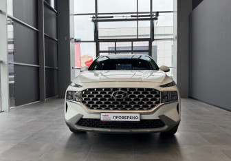 Подержанный автомобиль Hyundai Santa Fe 2021 года (2 фото)