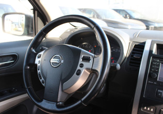 Подержанный автомобиль Nissan X-Trail 2014 года (14 фото)