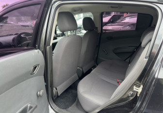 Подержанный автомобиль Chevrolet Spark 2012 года (12 фото)