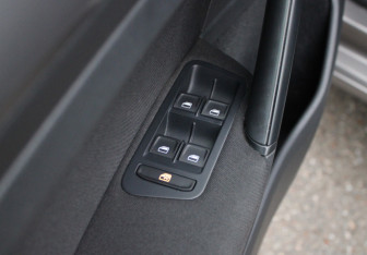 Подержанный автомобиль Volkswagen Golf Hatchback 2013 года (14 фото)