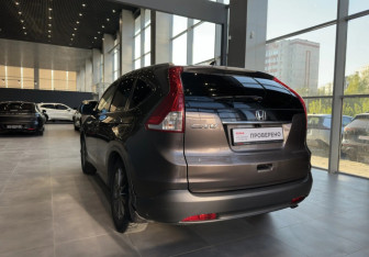 Подержанный автомобиль Honda CR-V 2012 года (8 фото)