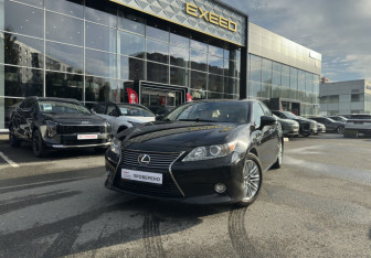 Подержанный автомобиль Lexus ES 2014 года (1 фото)