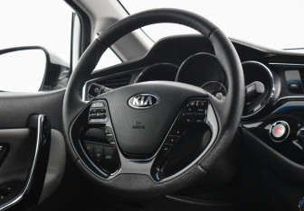 Подержанный автомобиль Kia Ceed Hatchback 2018 года (14 фото)