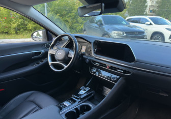 Подержанный автомобиль Hyundai Sonata 2020 года (10 фото)