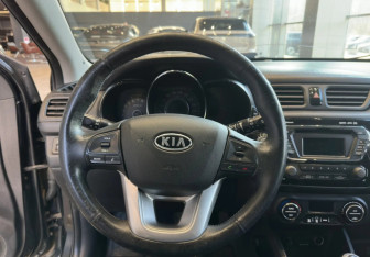 Подержанный автомобиль Kia Rio Hatchback 2012 года (10 фото)