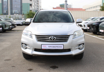 Подержанный автомобиль Toyota RAV4 2011 года (2 фото)
