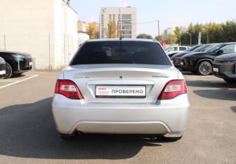 Подержанный автомобиль Daewoo Nexia Sedan 2011 года (5 фото)