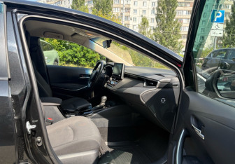 Подержанный автомобиль Toyota Corolla Sedan 2019 года (10 фото)