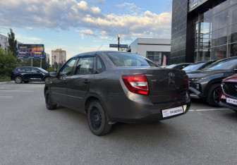 Подержанный автомобиль LADA (ВАЗ) Granta Sedan 2015 года (7 фото)
