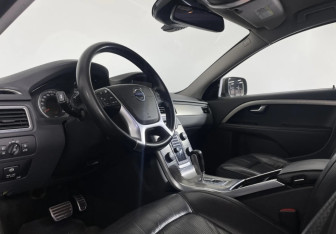 Подержанный автомобиль Volvo XC70 2011 года (11 фото)