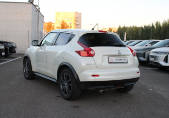 Подержанный автомобиль Nissan Juke 2011 года (6 фото)