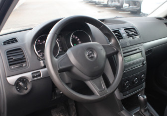 Подержанный автомобиль Skoda Yeti 2014 года (7 фото)