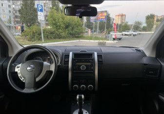 Подержанный автомобиль Nissan X-Trail 2011 года (10 фото)