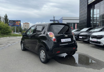 Подержанный автомобиль Chevrolet Spark 2012 года (7 фото)