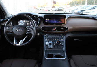 Подержанный автомобиль Hyundai Santa Fe 2021 года (9 фото)