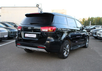 Подержанный автомобиль Kia Carnival 2017 года (4 фото)