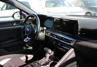 Подержанный автомобиль Kia K5 2021 года (8 фото)