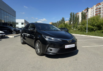 Подержанный автомобиль Toyota Corolla Sedan 2018 года (3 фото)
