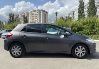 Подержанный автомобиль Toyota Auris Hatchback 2010 года (4 фото)