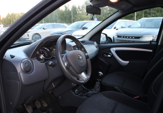 Подержанный автомобиль Nissan Terrano 2018 года (7 фото)