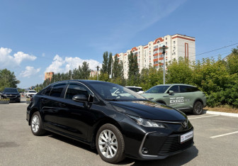 Подержанный автомобиль Toyota Corolla Sedan 2019 года (3 фото)