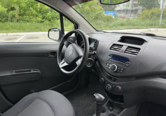 Подержанный автомобиль Chevrolet Spark 2012 года (10 фото)