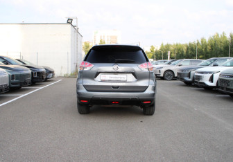 Подержанный автомобиль Nissan X-Trail 2015 года (5 фото)