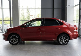Подержанный автомобиль Volkswagen Polo Sedan 2012 года (5 фото)