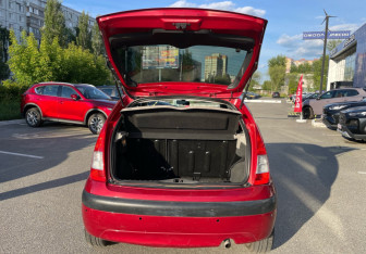 Подержанный автомобиль Citroen C3 Hatchback 2006 года (16 фото)