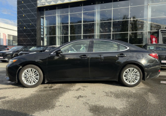 Подержанный автомобиль Lexus ES 2014 года (8 фото)