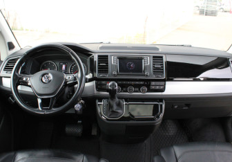 Подержанный автомобиль Volkswagen Multivan 2019 года (9 фото)
