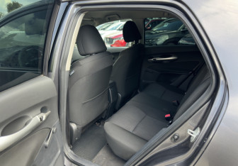 Подержанный автомобиль Toyota Auris Hatchback 2010 года (12 фото)
