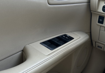 Подержанный автомобиль Lexus ES 2014 года (15 фото)