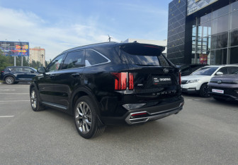 Подержанный автомобиль Kia Sorento 2021 года (7 фото)