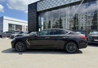 Подержанный автомобиль Genesis G70 2019 года (8 фото)