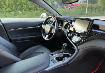 Подержанный автомобиль Toyota Camry Sedan 2021 года (10 фото)