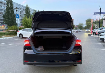 Подержанный автомобиль Toyota Camry Sedan 2021 года (16 фото)