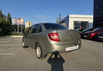 Подержанный автомобиль LADA (ВАЗ) Granta Sedan 2012 года (7 фото)