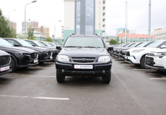 Подержанный автомобиль Chevrolet Niva 2010 года (2 фото)