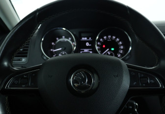 Подержанный автомобиль Skoda Yeti 2016 года (18 фото)
