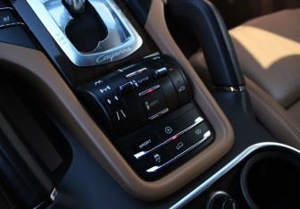 Подержанный автомобиль Porsche Cayenne 2013 года (14 фото)