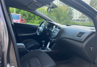 Подержанный автомобиль Kia Ceed Hatchback 2013 года (10 фото)