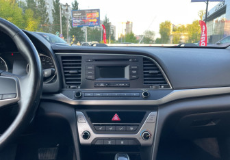 Подержанный автомобиль Hyundai Elantra Sedan 2017 года (13 фото)